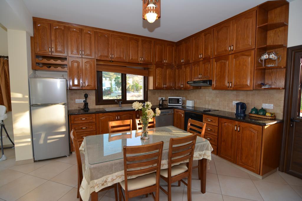Kalli Villa Pomos Ruang foto
